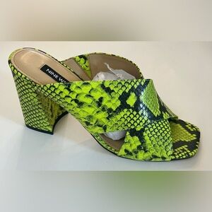 New in box Womens Nine West faux snake skin chunky heels Sz 8M